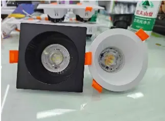 Lâmpada LED de Embutir COB (NANCY) (12W, Preto, Redondo, Quente)